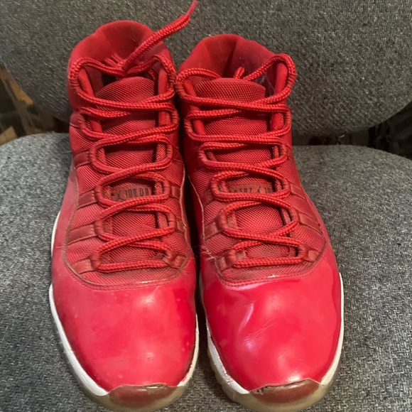 Air Jordan 11 Gym Red - Picture 2 of 5